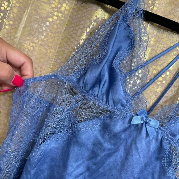 Victorias Secret Periwinkle Blue Satin Lace Strappy Back Slip Top Small NWT - Picture 4 of 5